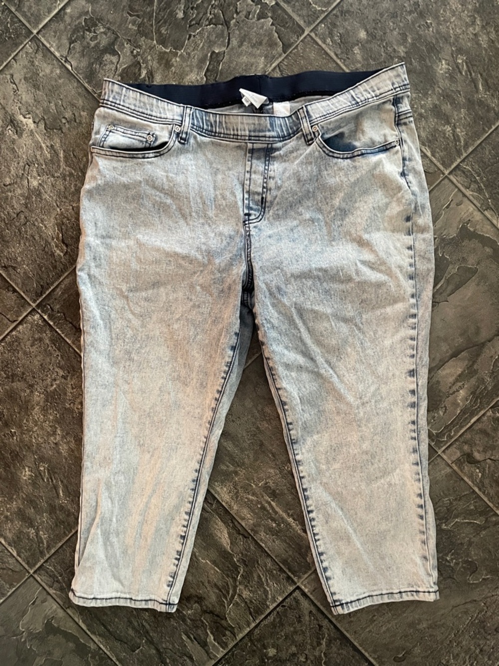 DG2 DIANE GILMAN Women’s Light Acid Wash Pull-On Retro Cropped Capri Blue Jeans
